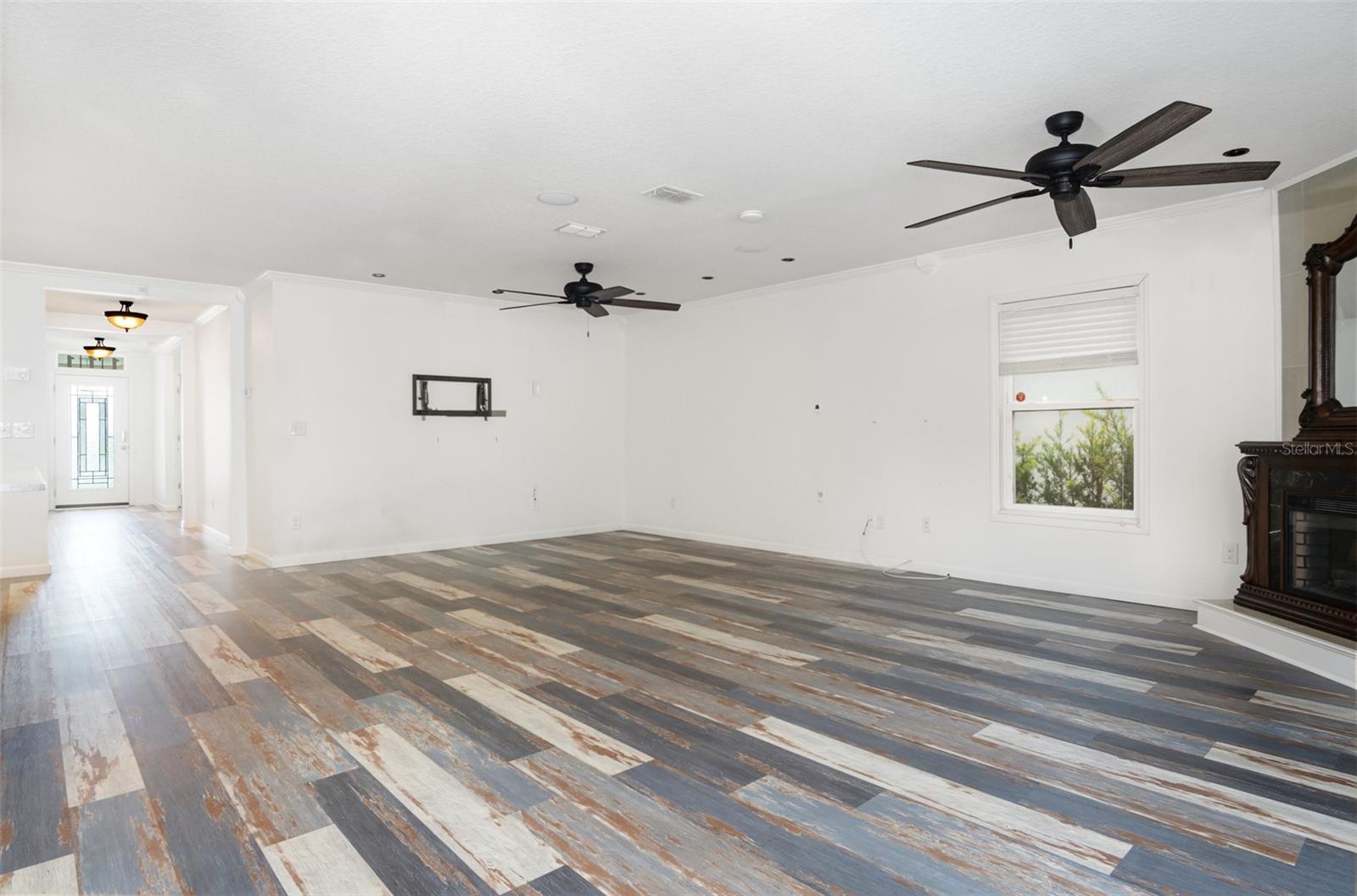 111 LAKESIDE COURT