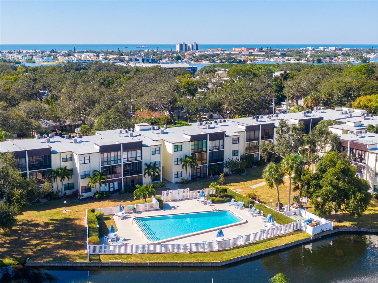 LAKEVIEW OF LARGO - Residential