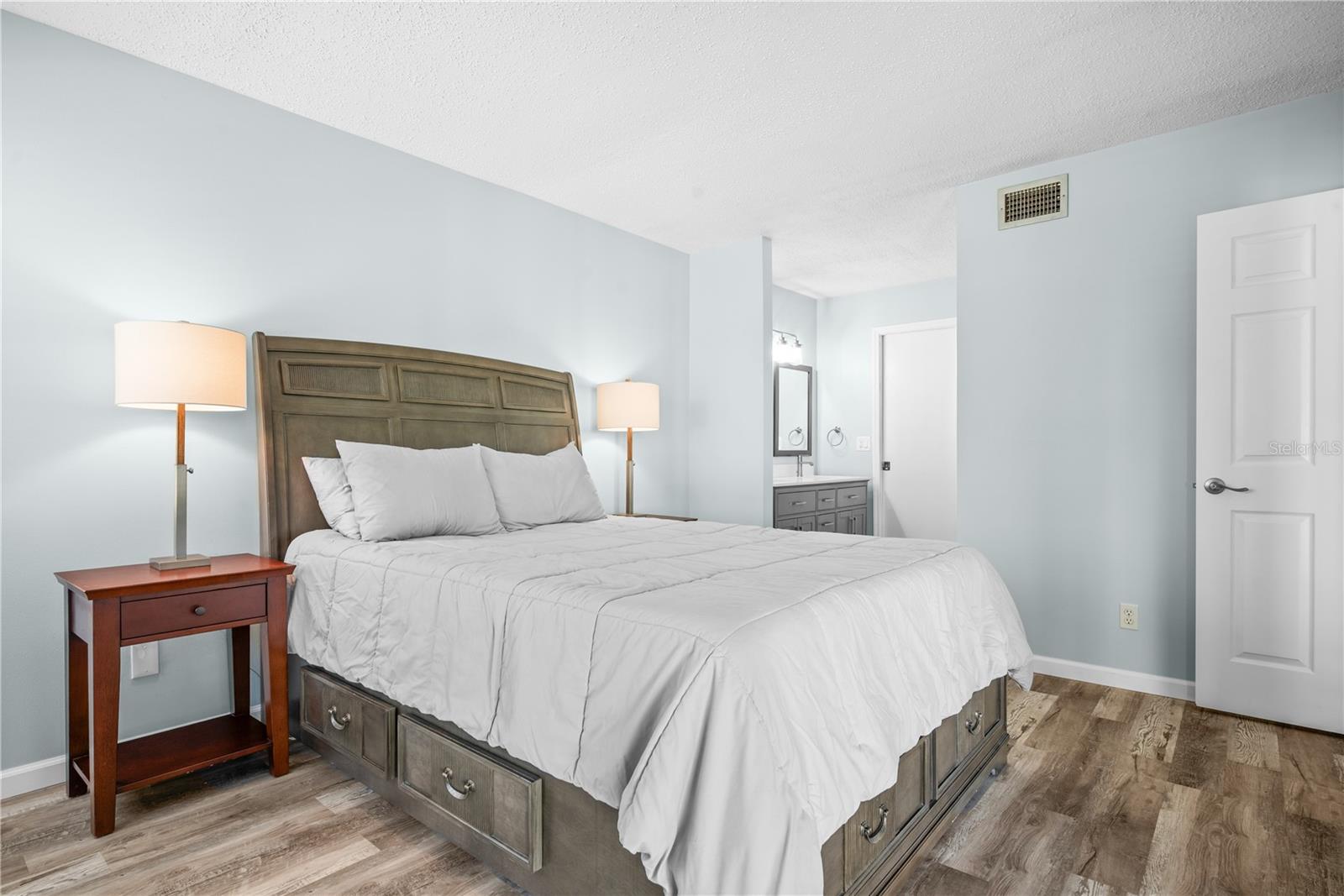 LAKEVIEW OF LARGO - Residential