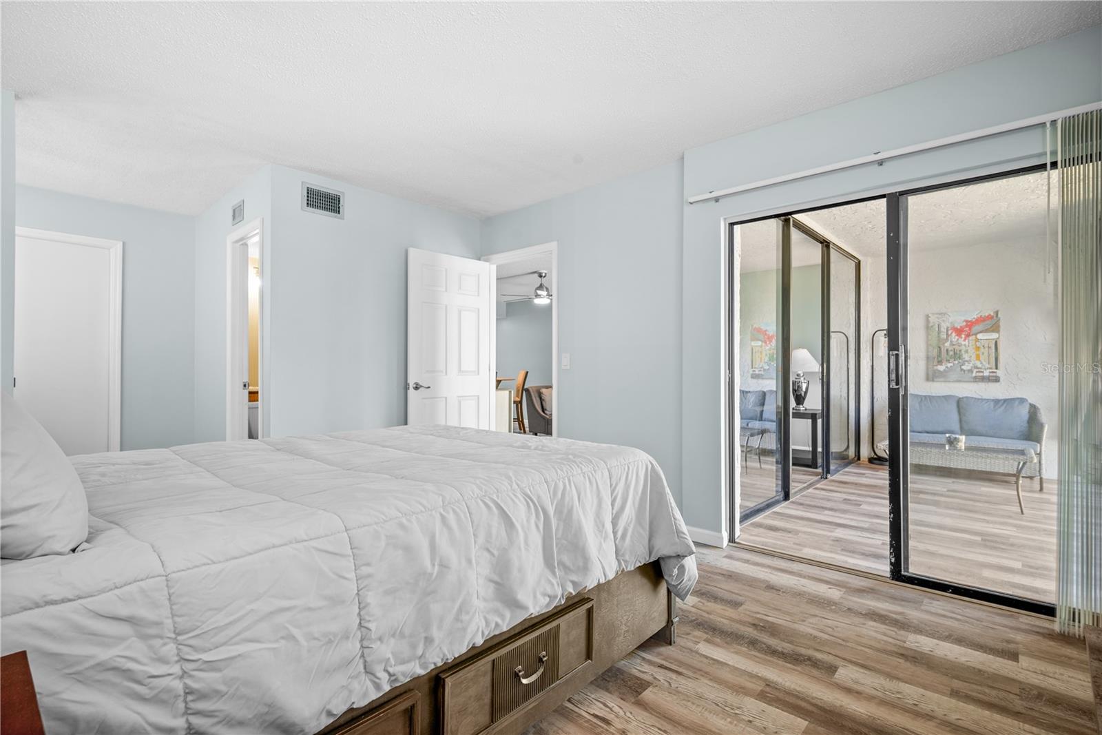 LAKEVIEW OF LARGO - Residential