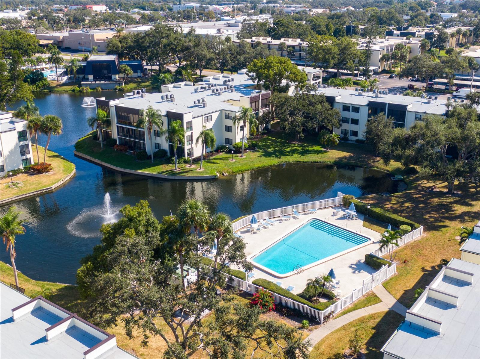 LAKEVIEW OF LARGO - Residential