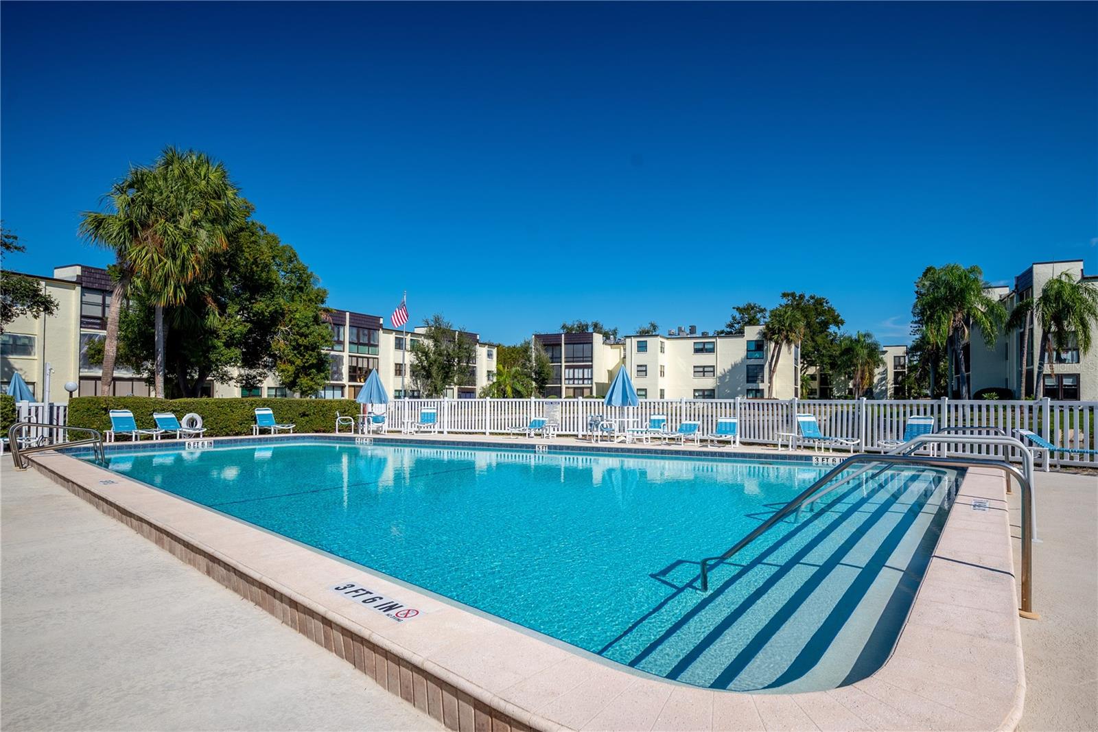 LAKEVIEW OF LARGO - Residential