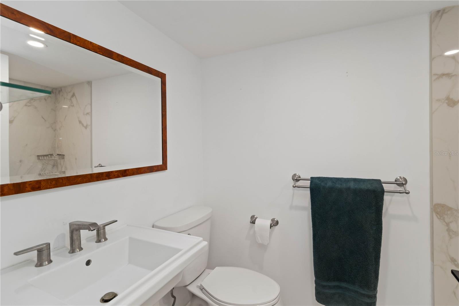 GULFSTREAM TOWERS - Residential