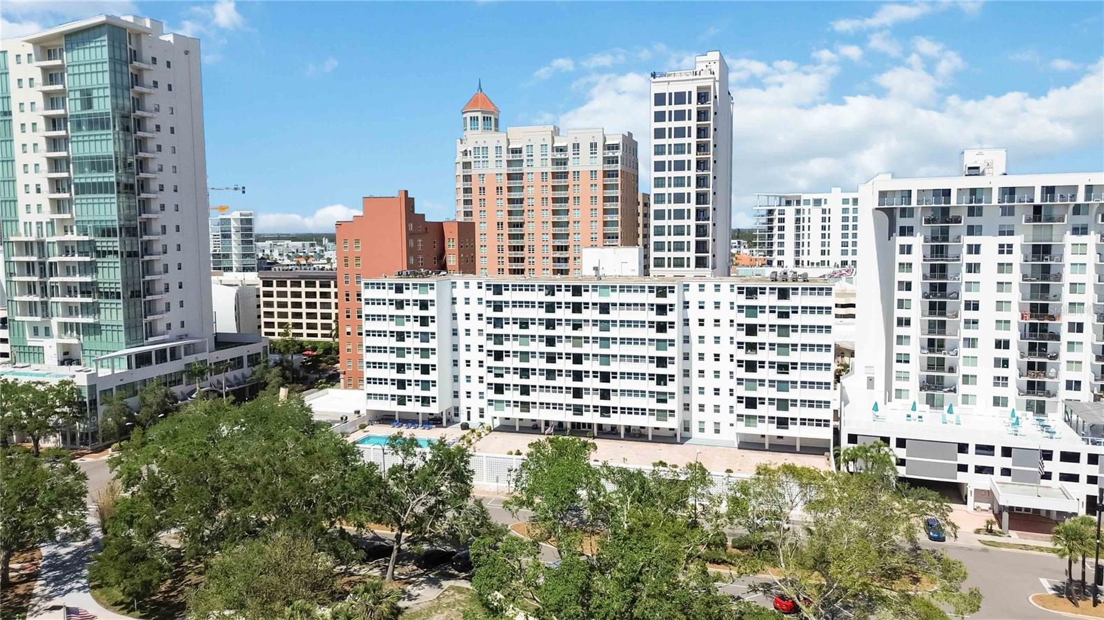 GULFSTREAM TOWERS - Residential