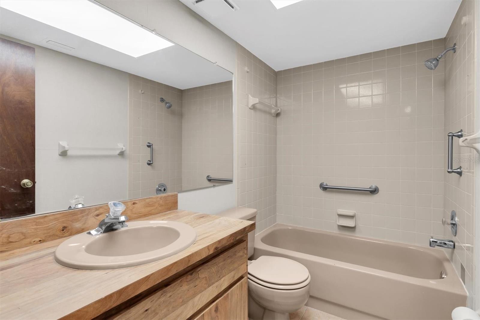 PINEWOOD VILLAS - Residential