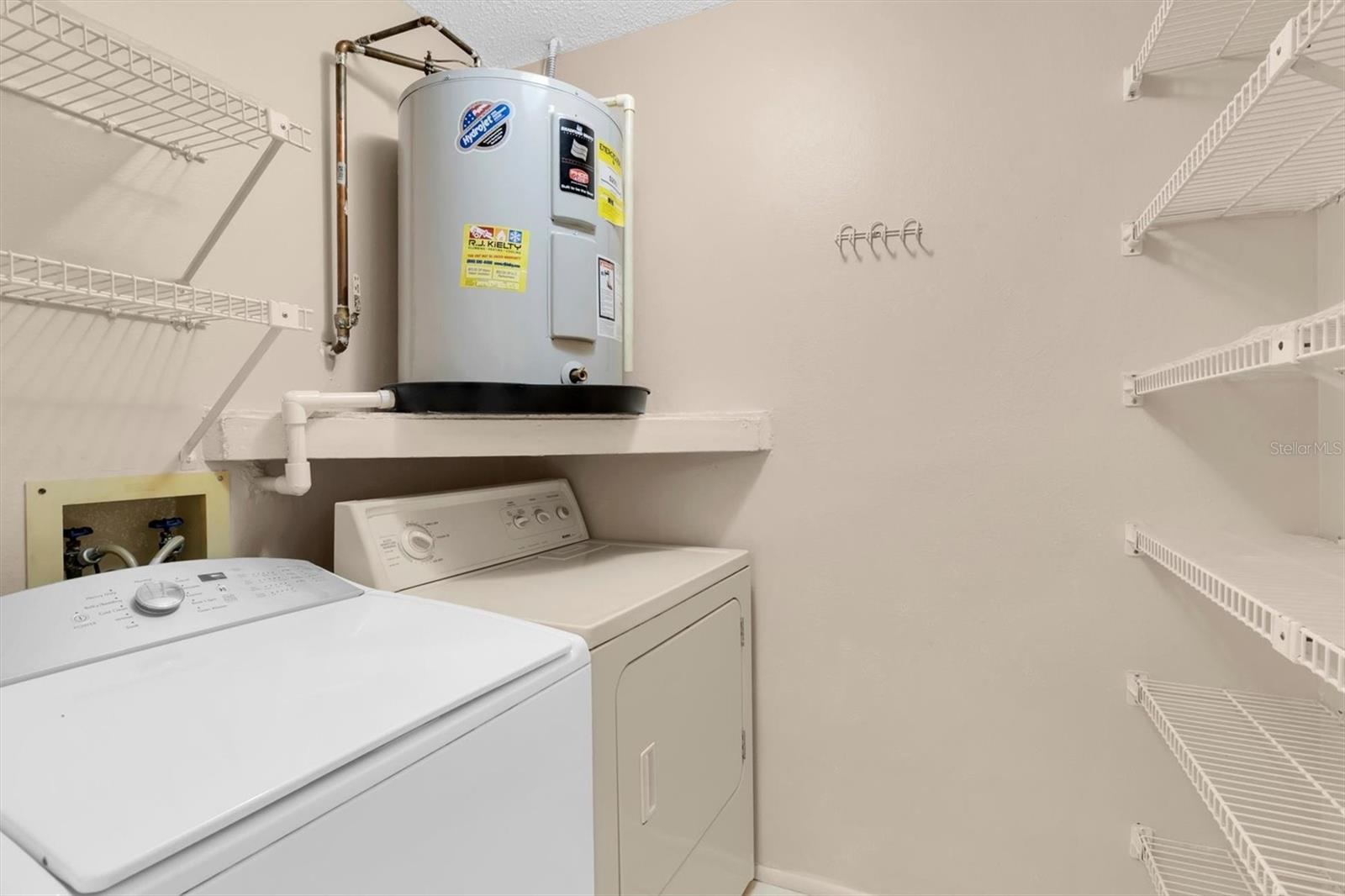 PINEWOOD VILLAS - Residential