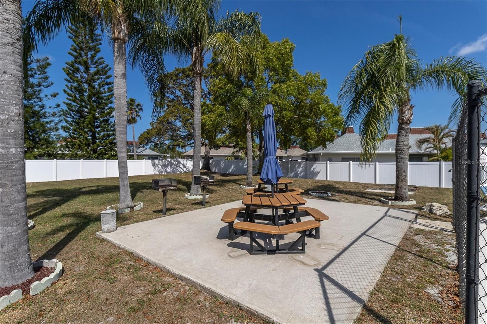 PINEWOOD VILLAS - Residential