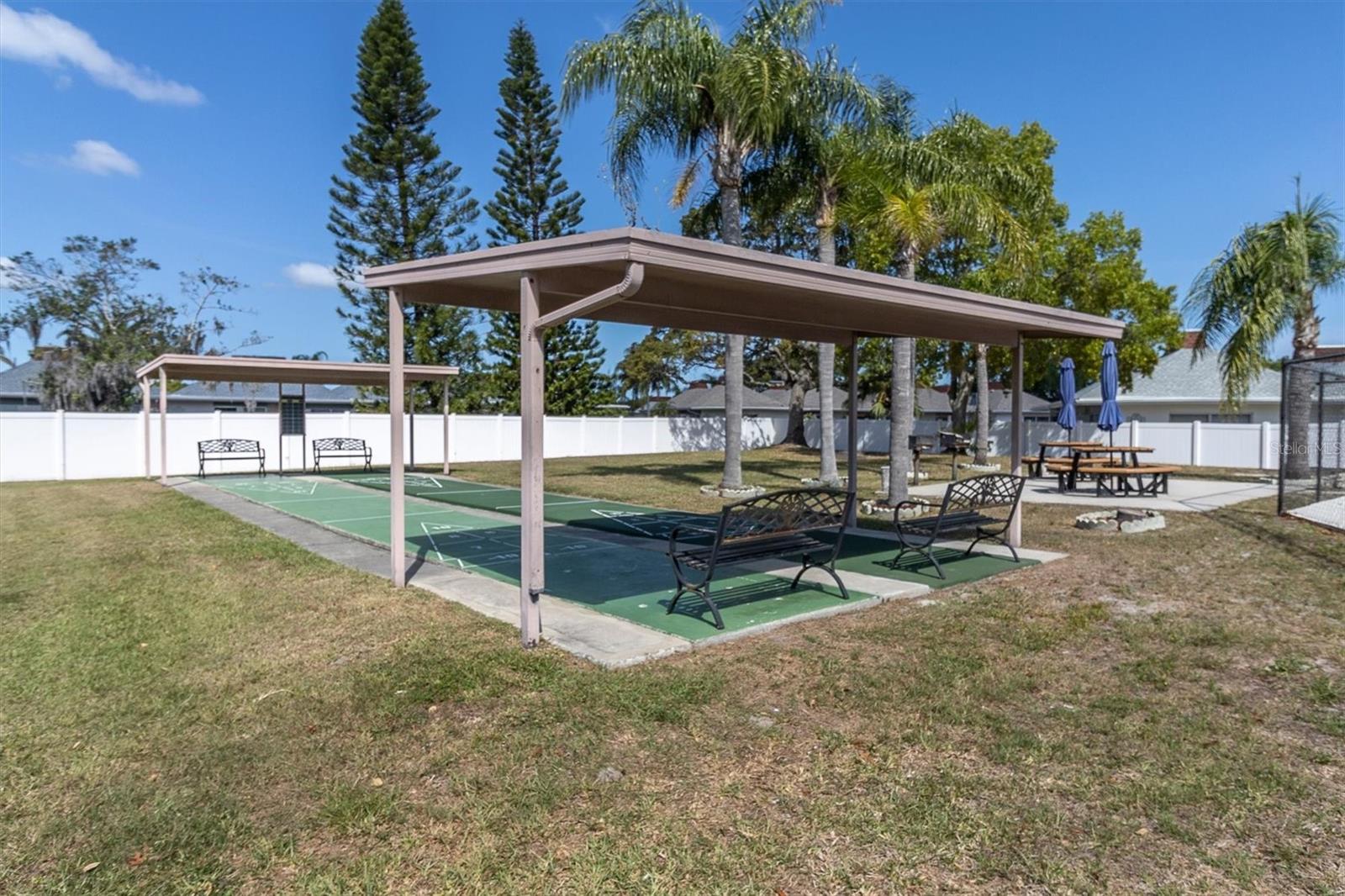 PINEWOOD VILLAS - Residential