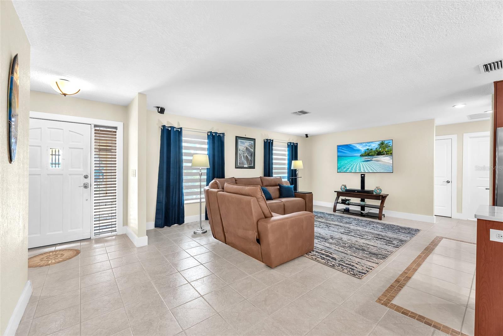 APOLLO BEACH UNIT 08 A RESUBDI - Residential Lease