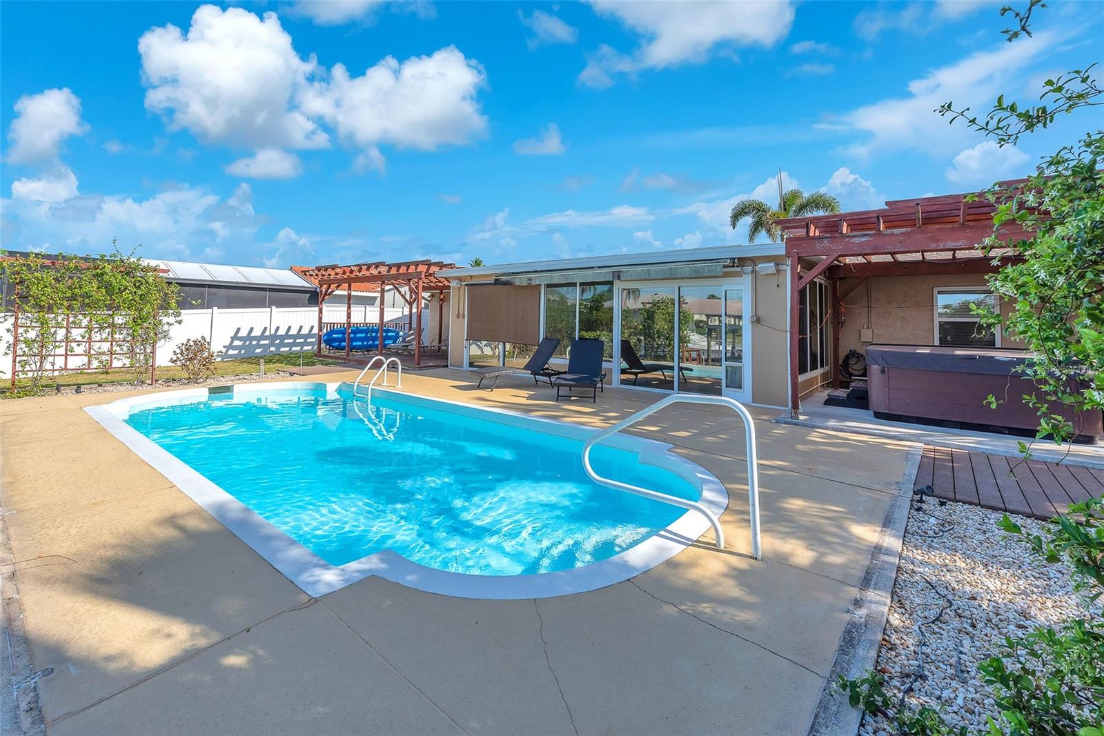 APOLLO BEACH UNIT 08 A RESUBDI - Residential Lease