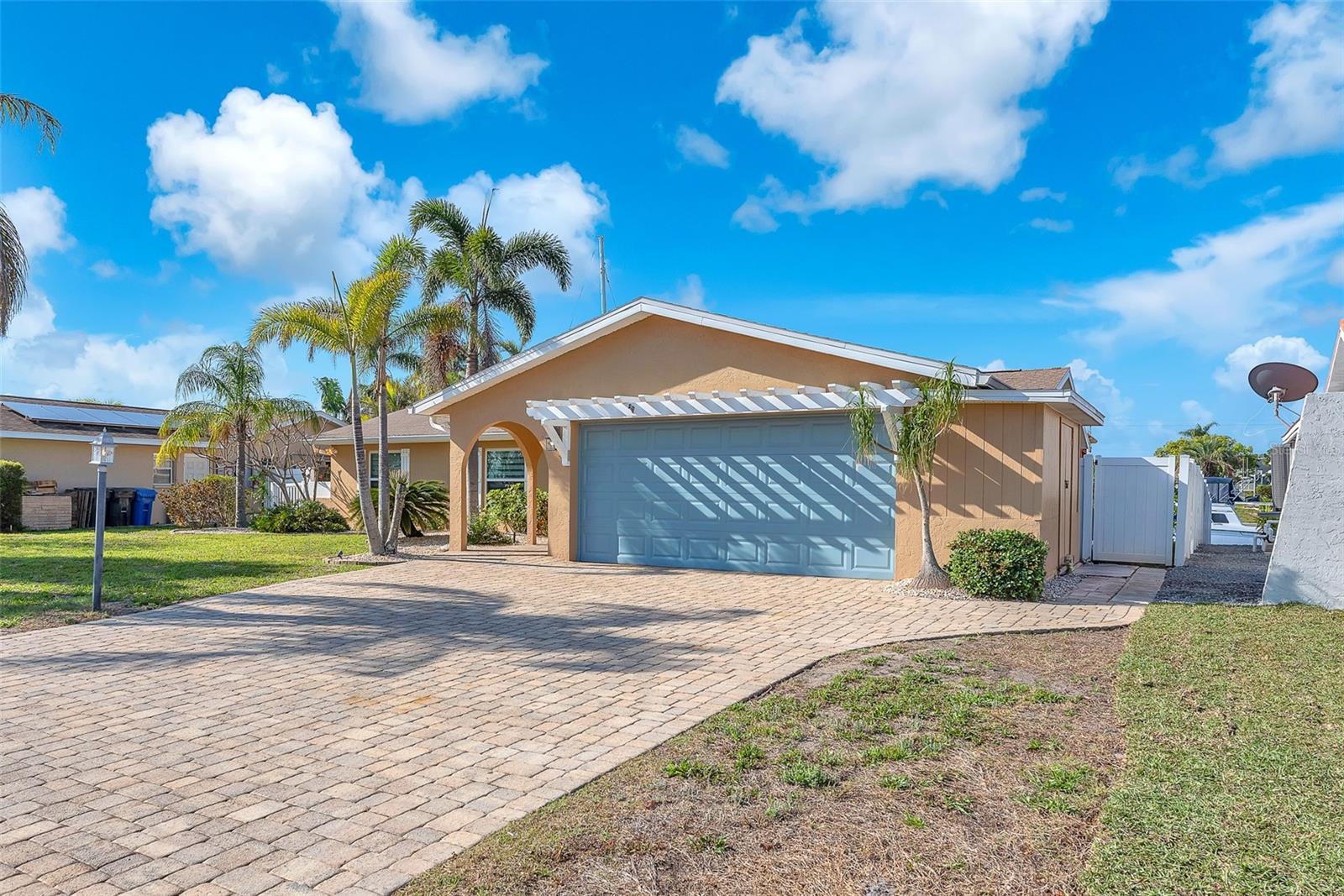 APOLLO BEACH UNIT 08 A RESUBDI - Residential Lease