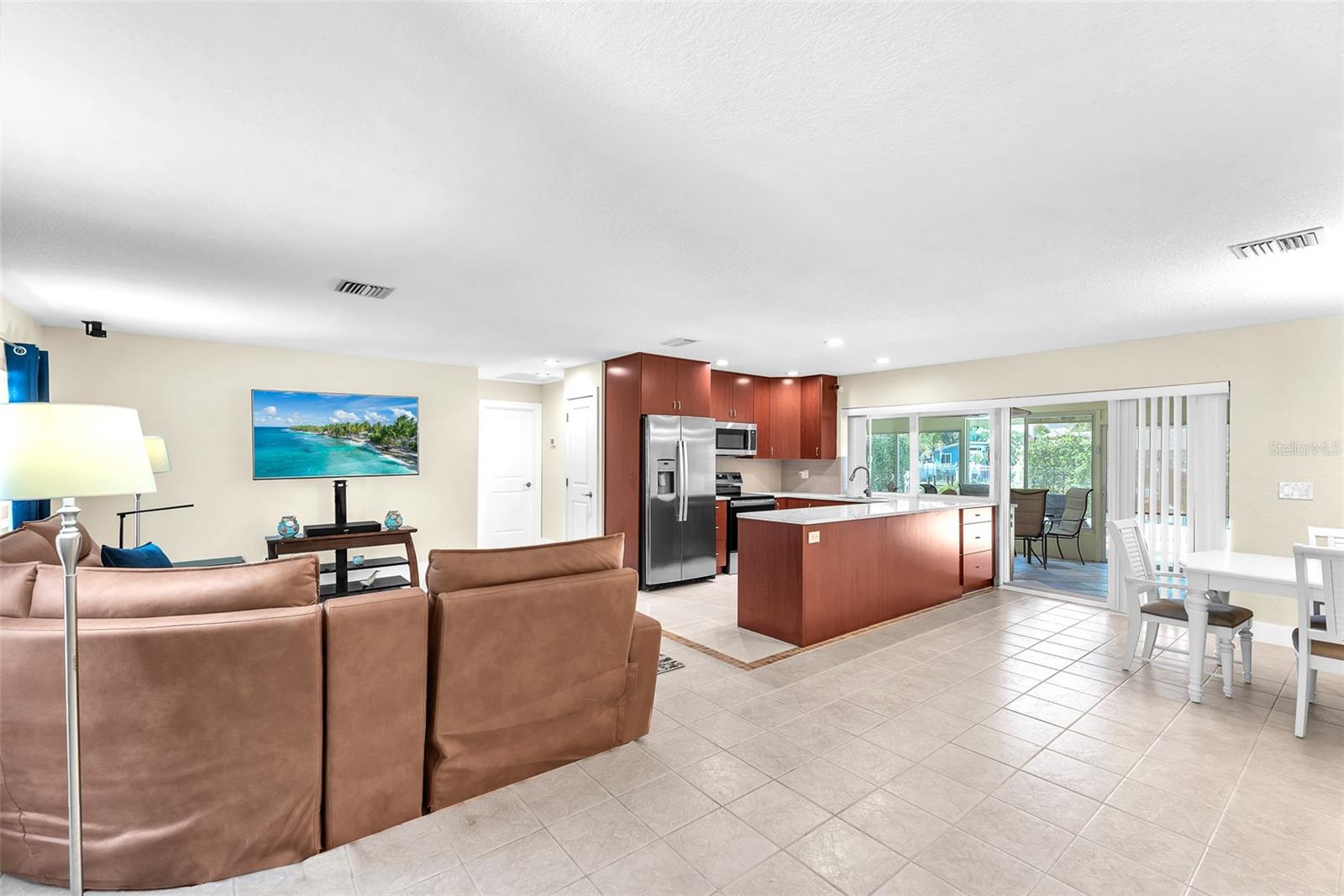 APOLLO BEACH UNIT 08 A RESUBDI - Residential Lease