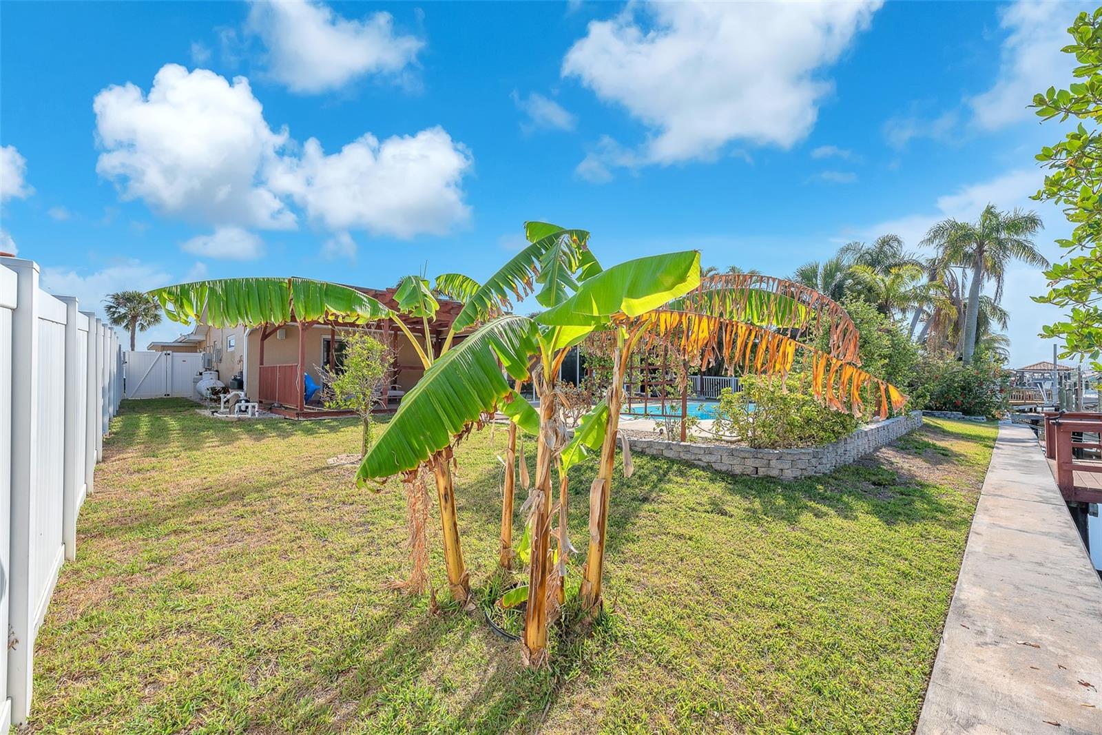 APOLLO BEACH UNIT 08 A RESUBDI - Residential Lease