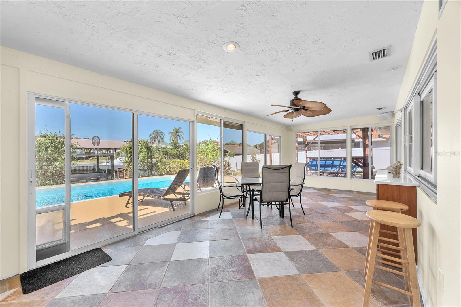 APOLLO BEACH UNIT 08 A RESUBDI - Residential Lease