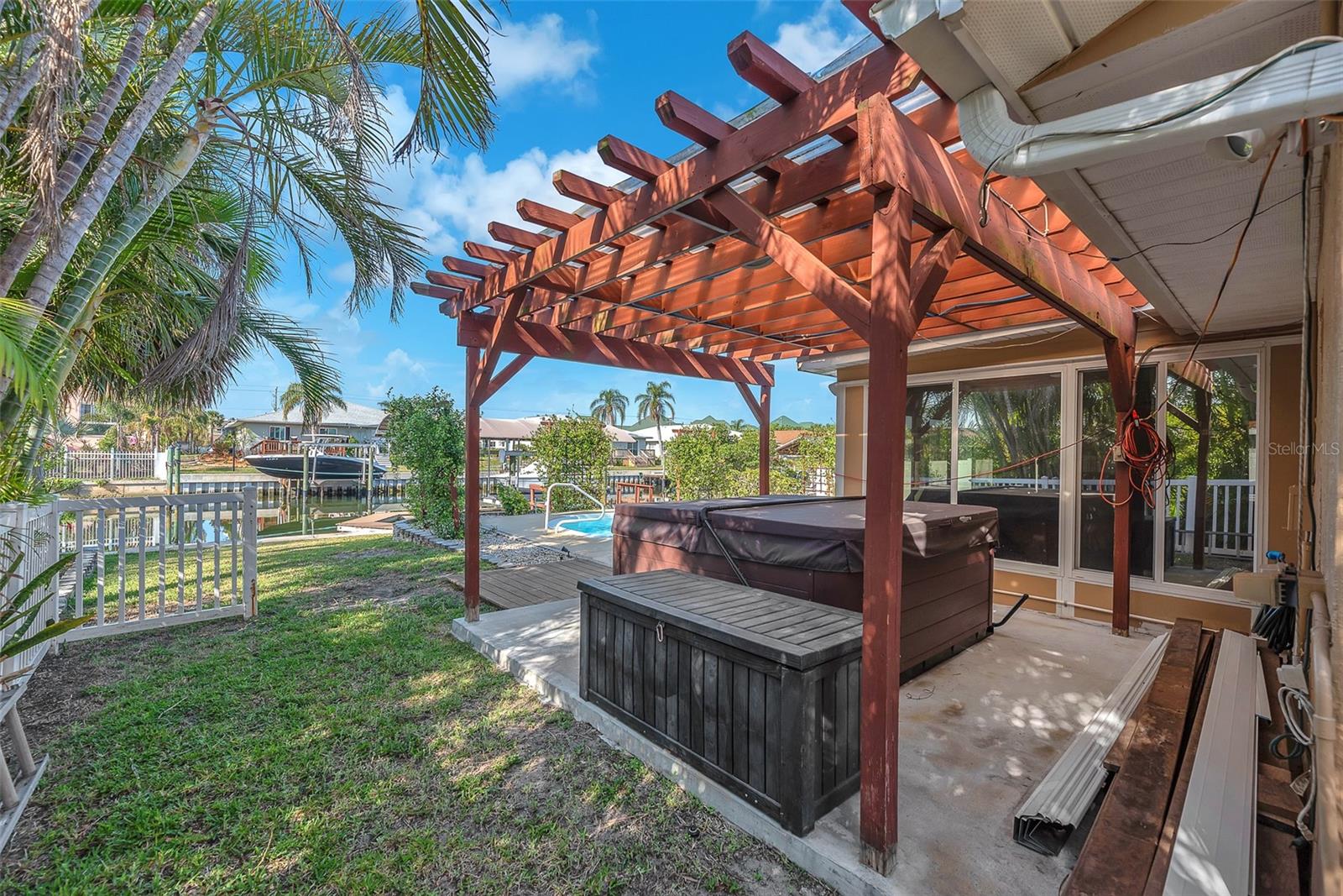 APOLLO BEACH UNIT 08 A RESUBDI - Residential Lease