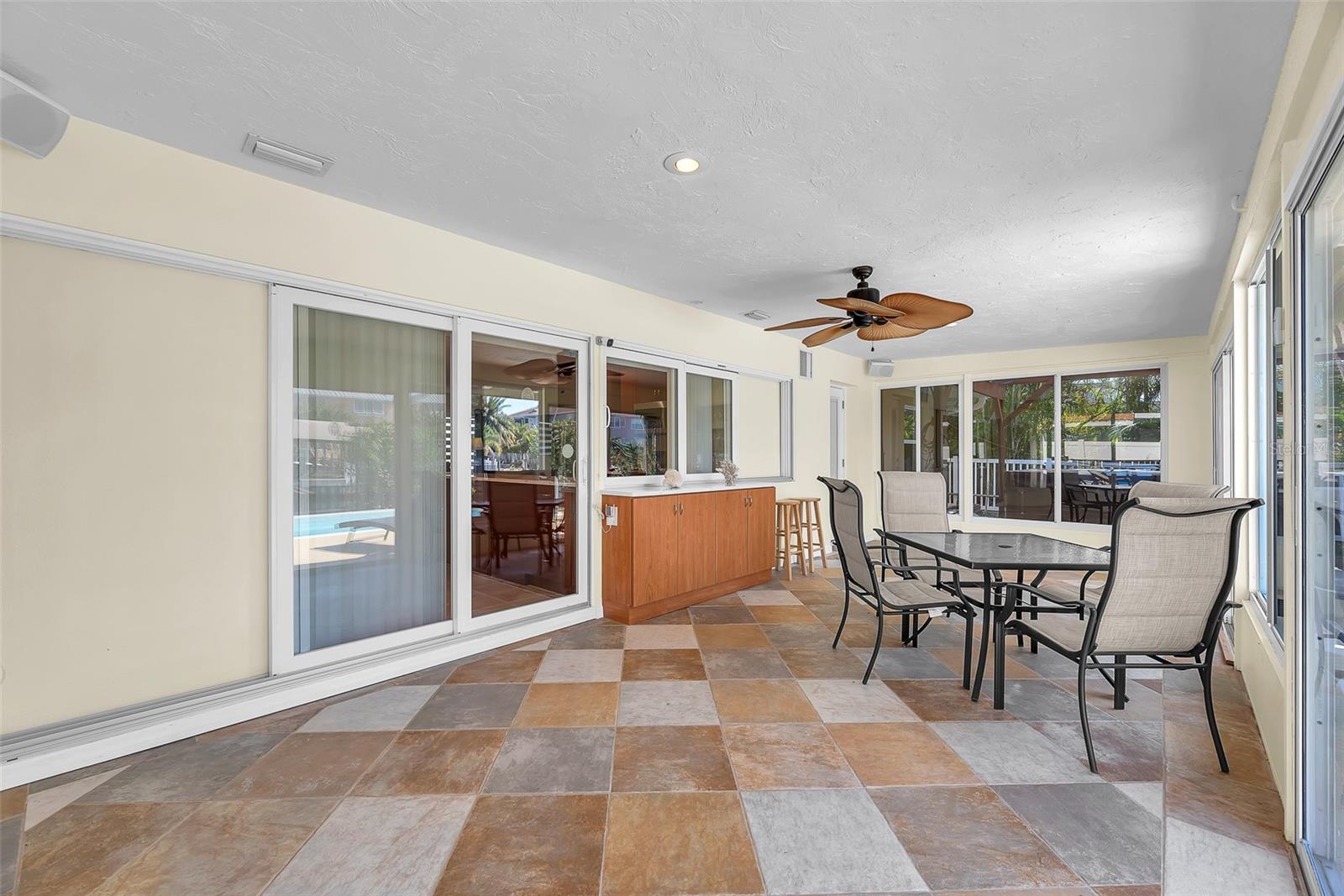 APOLLO BEACH UNIT 08 A RESUBDI - Residential Lease