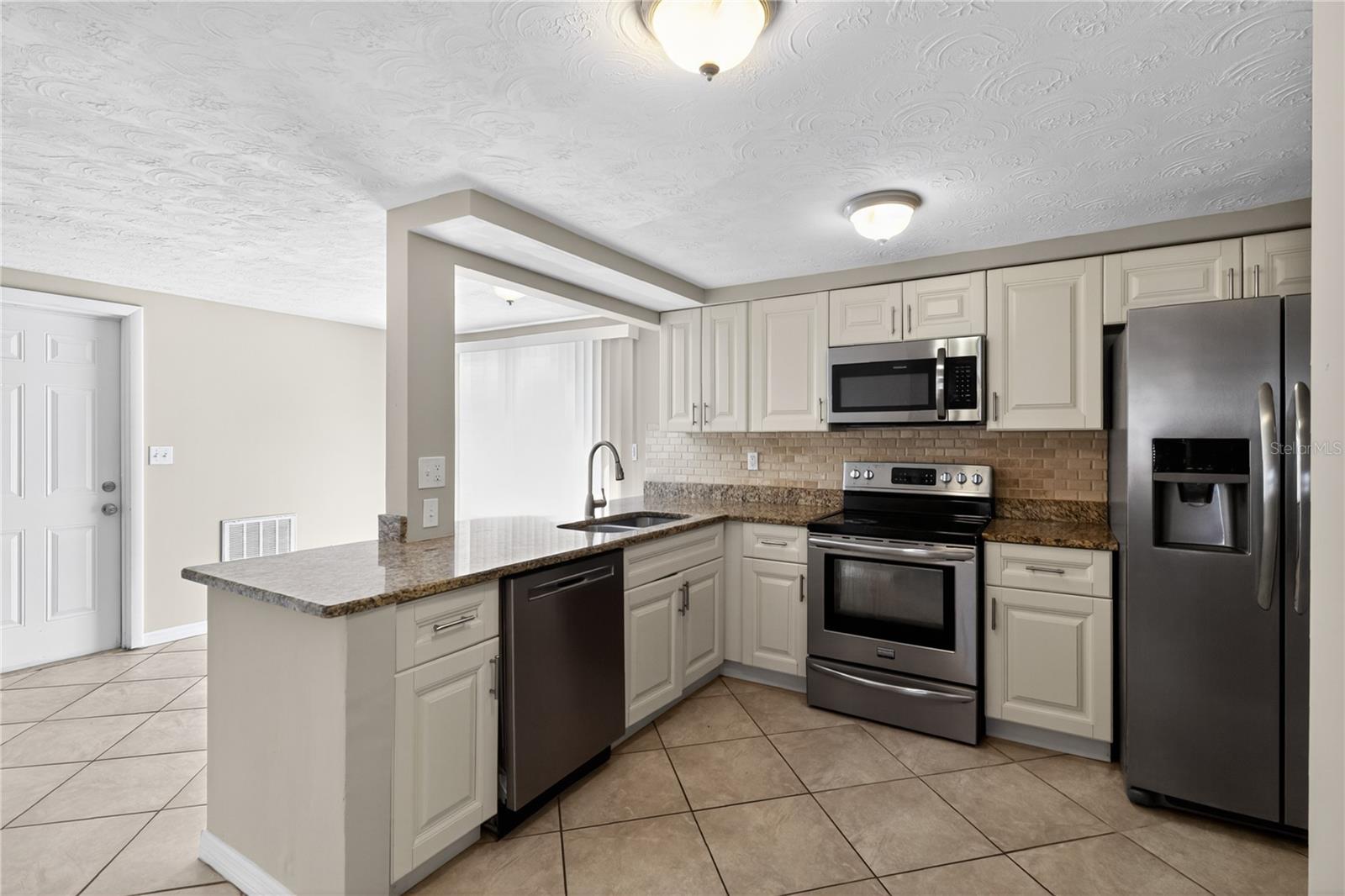 ALOHA GARDENS - Residential