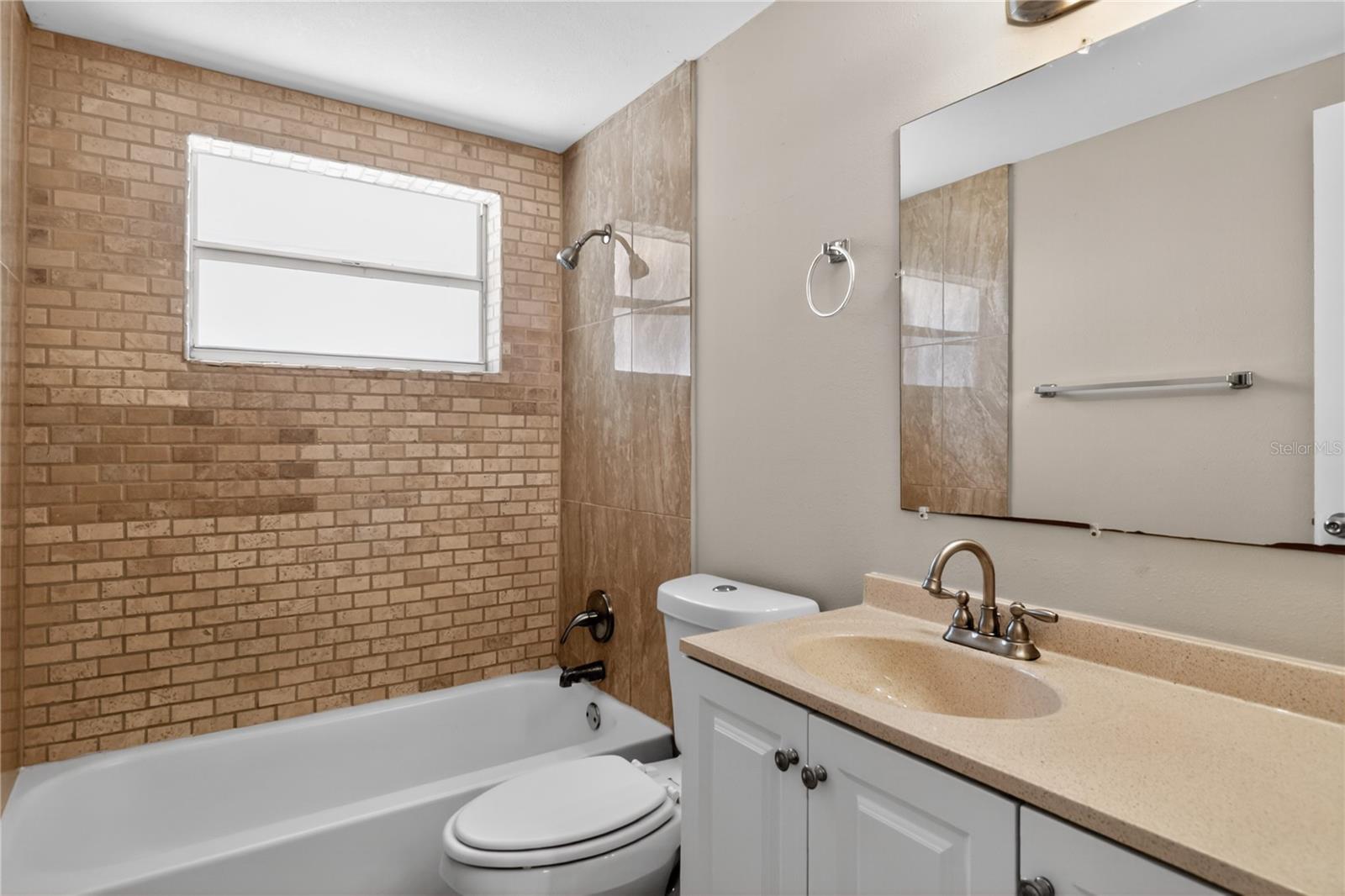 ALOHA GARDENS - Residential