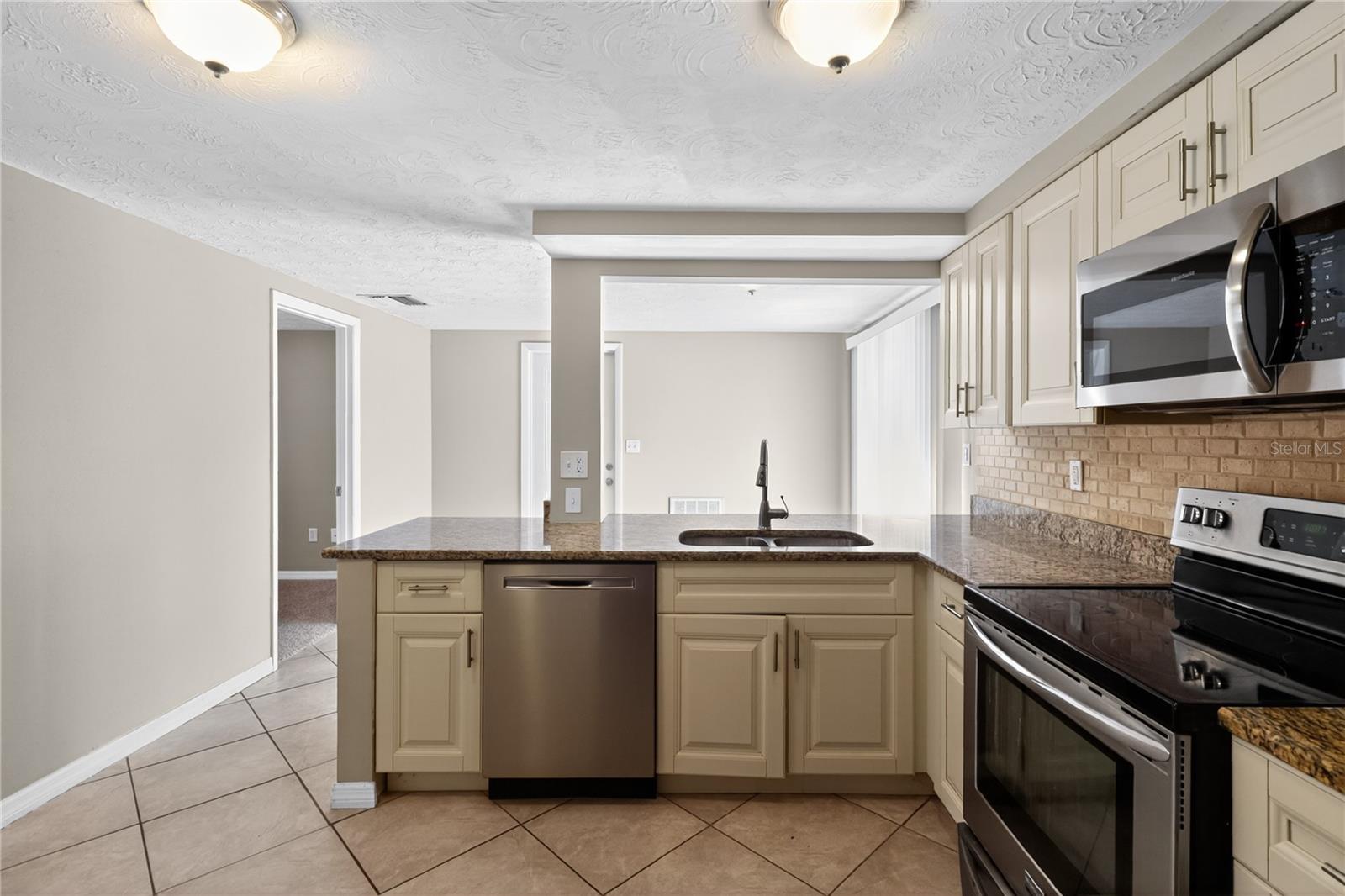 ALOHA GARDENS - Residential