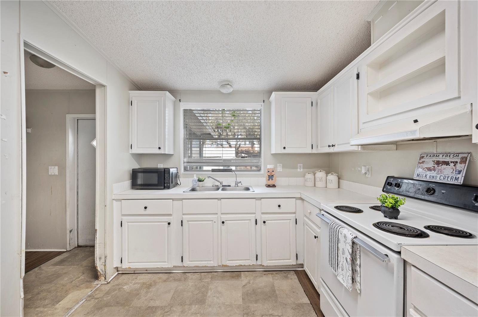 OAK HAMMOCK ESTATES - Residential