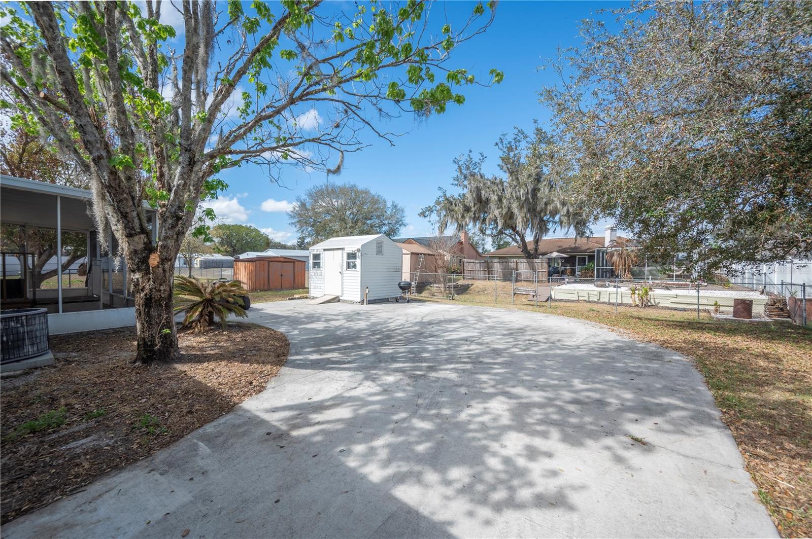 OAK HAMMOCK ESTATES - Residential