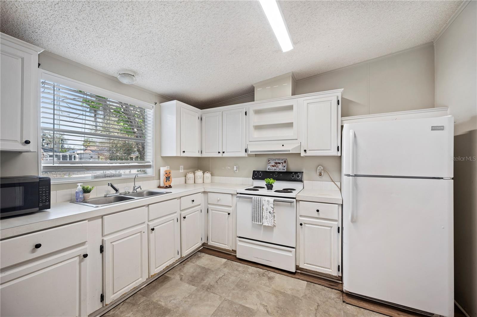 OAK HAMMOCK ESTATES - Residential