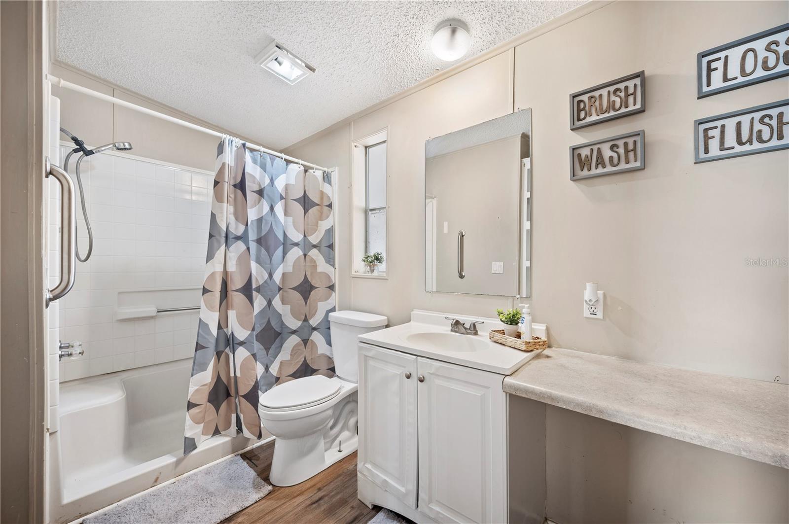 OAK HAMMOCK ESTATES - Residential