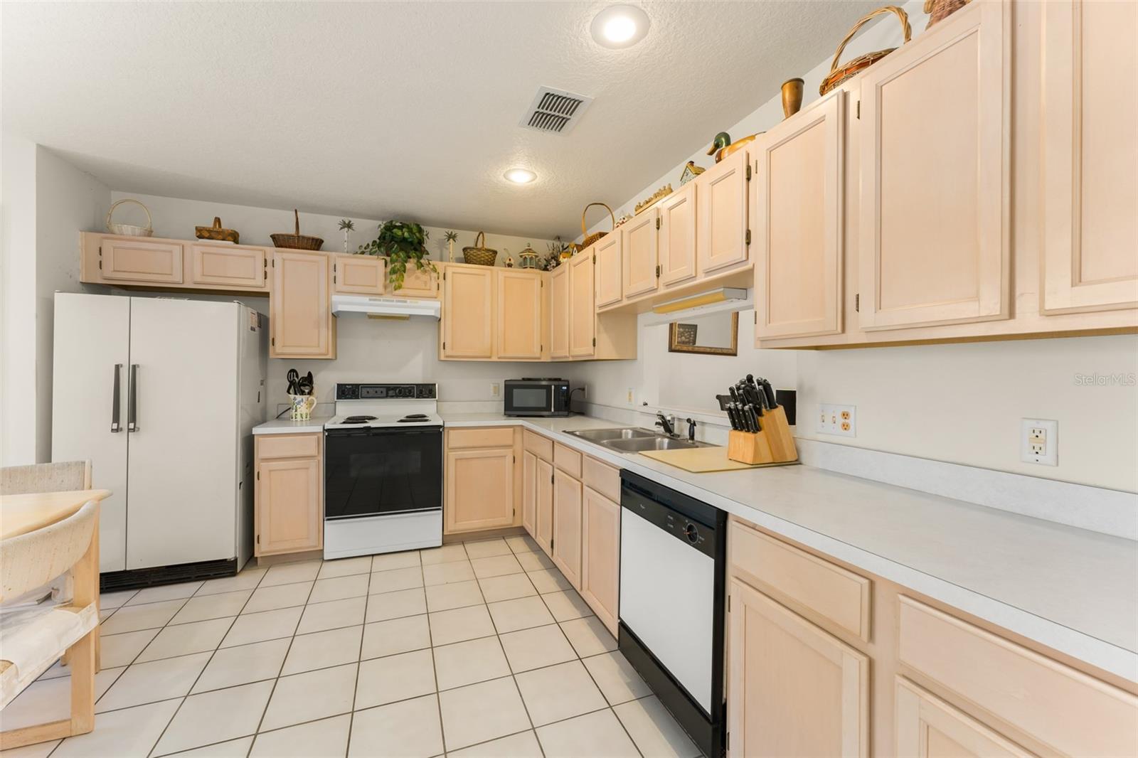 COLONY COVE - Residential