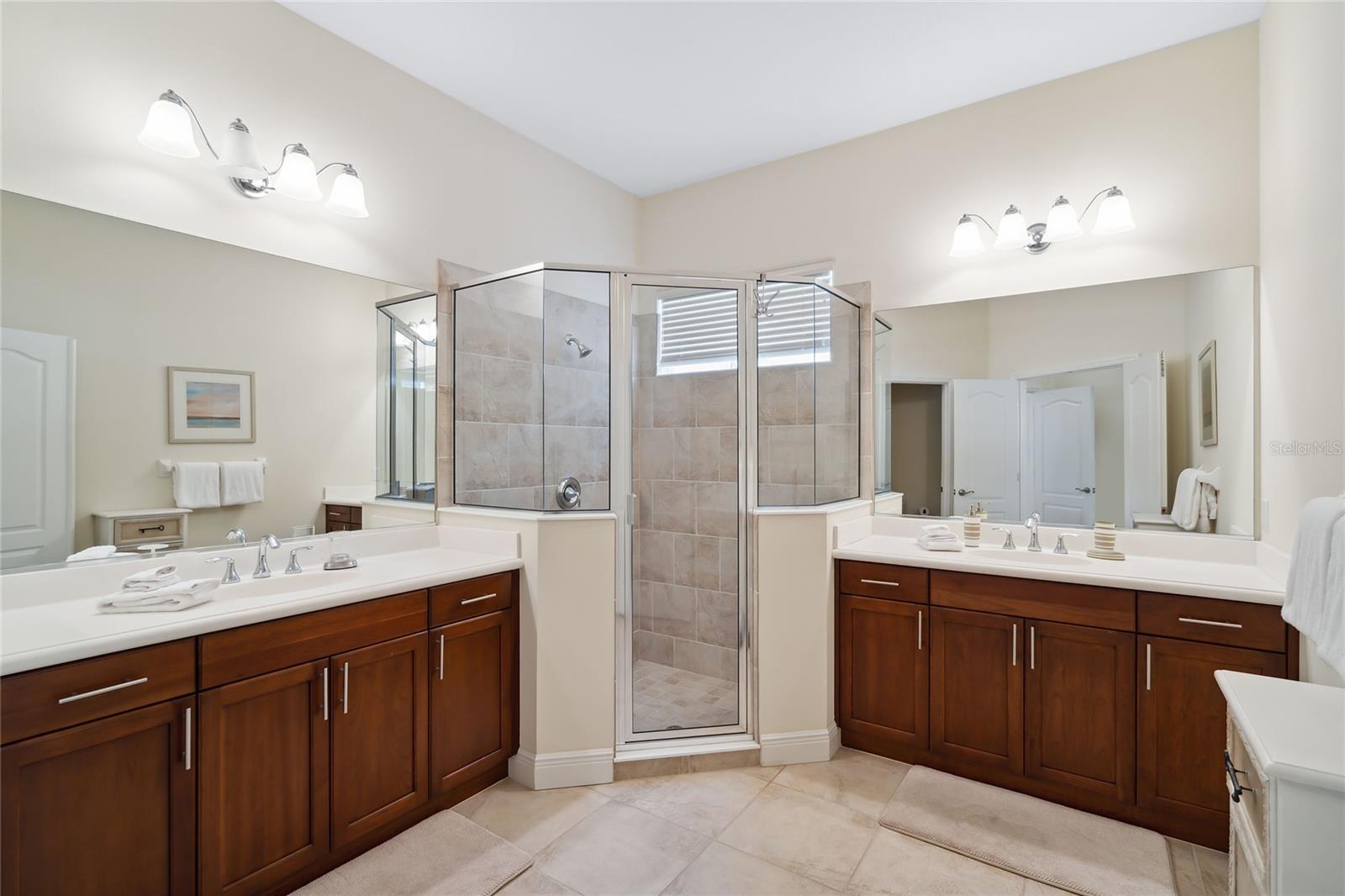 KENWOOD AT UNIVERSITY PARK - Residential