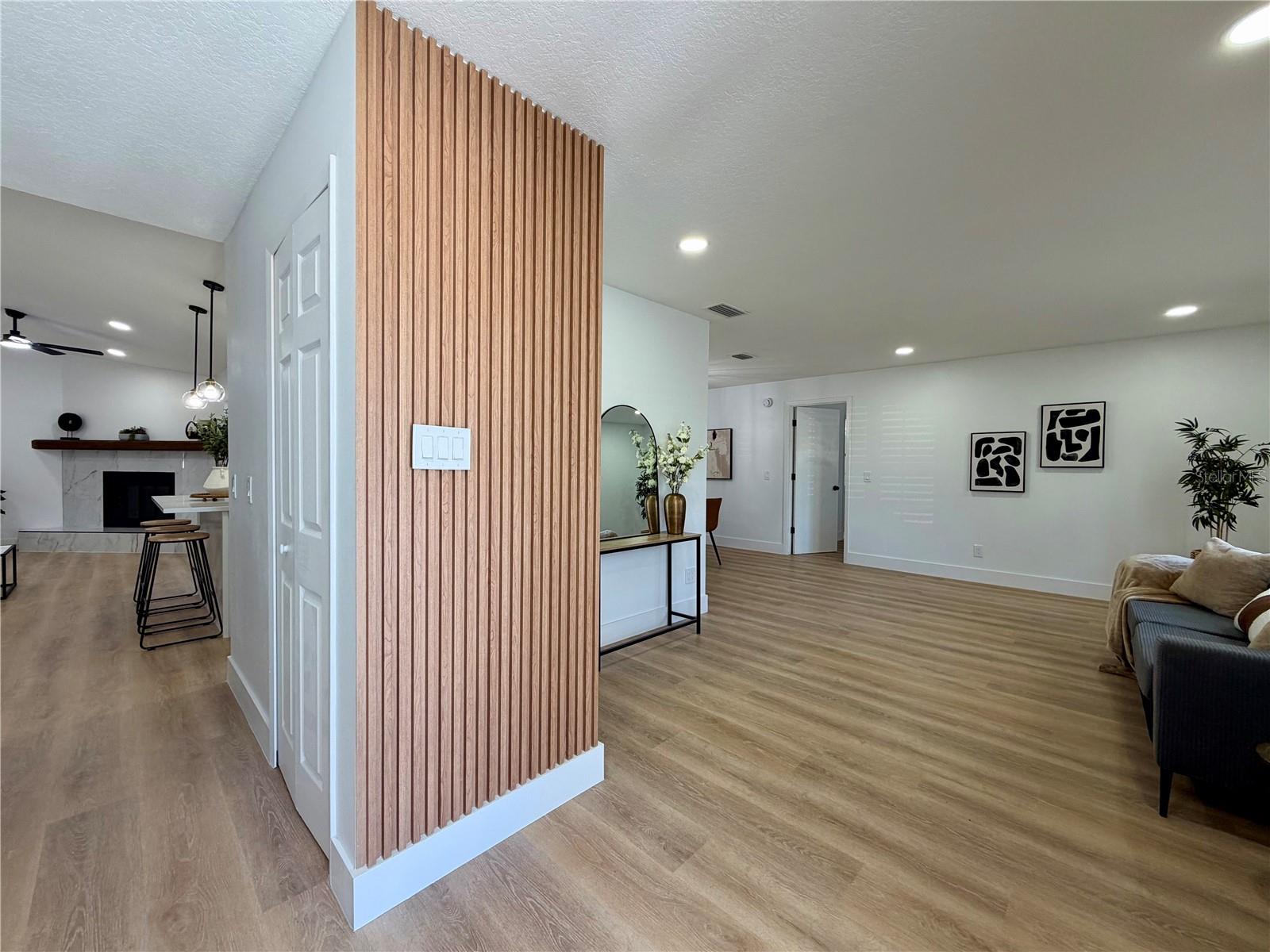 6718 LEEWARD ISLE WAY