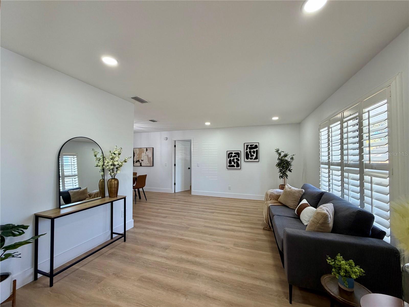 6718 LEEWARD ISLE WAY