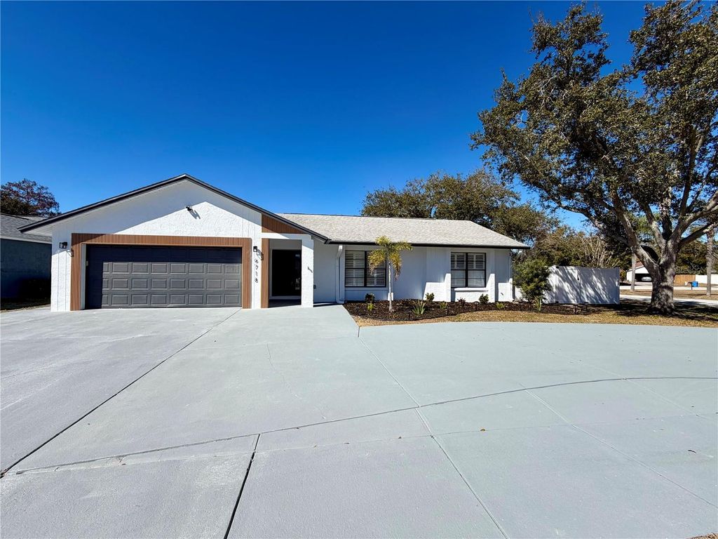 Photo of 6718 Leeward Isle Way, Tampa, FL 33615 (MLS # TB8473990)