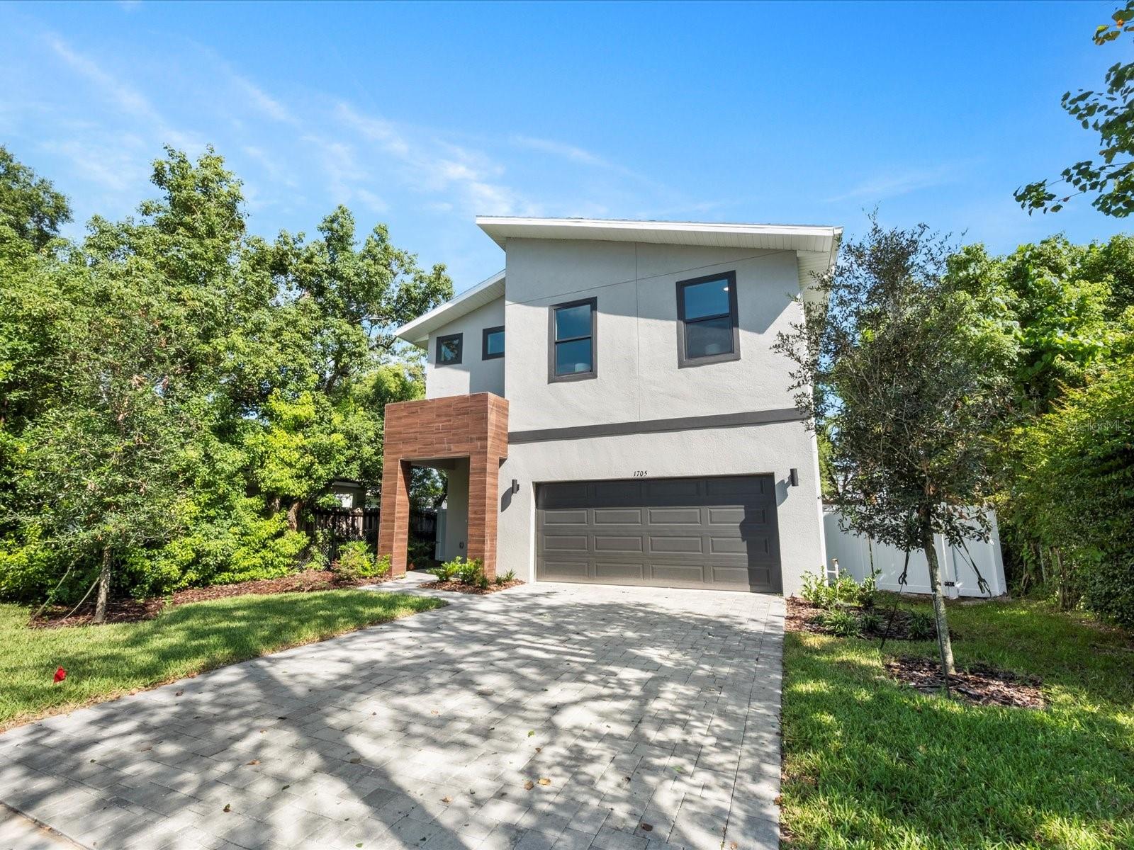 LAWNDALE - Residential