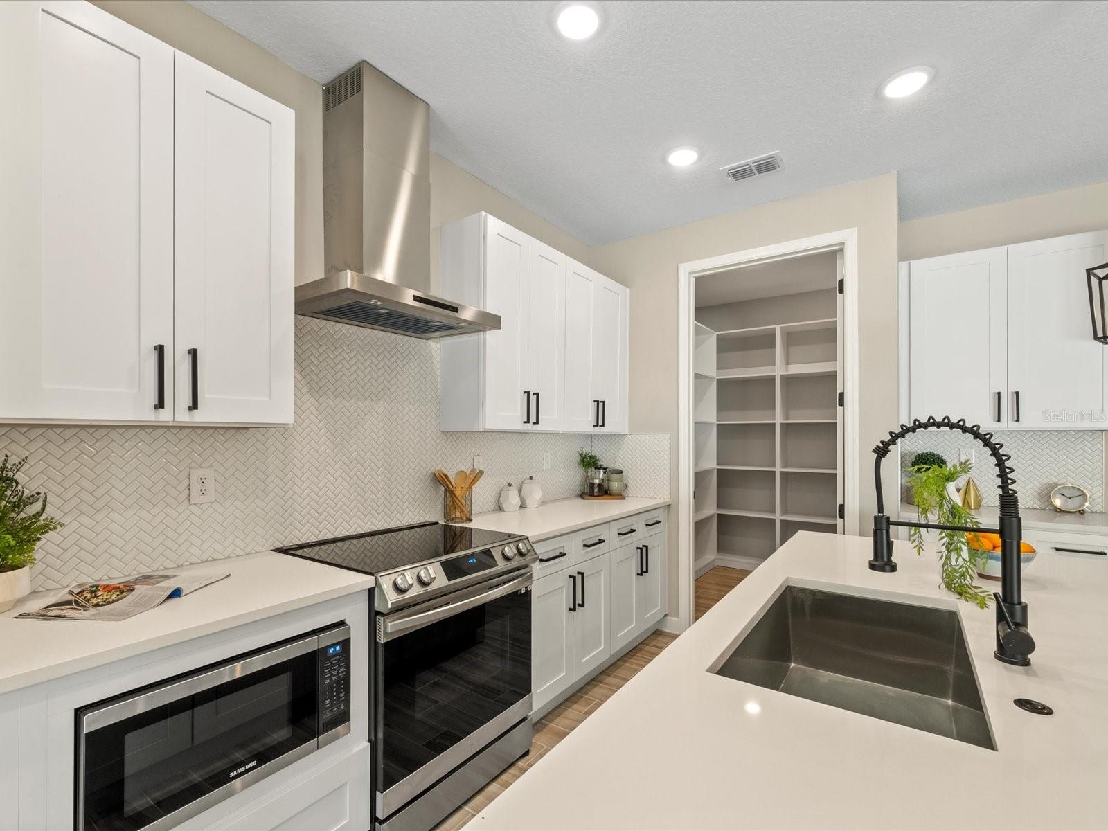 LAWNDALE - Residential