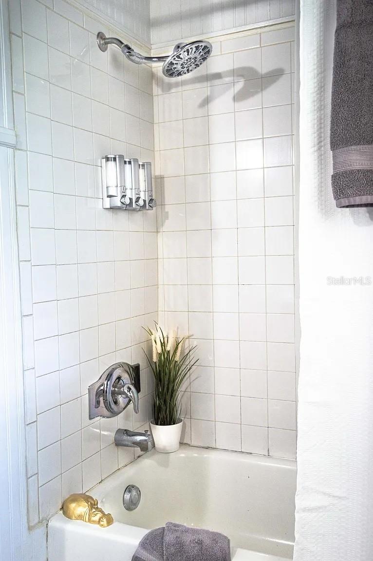 PINEWOOD - Residential Lease