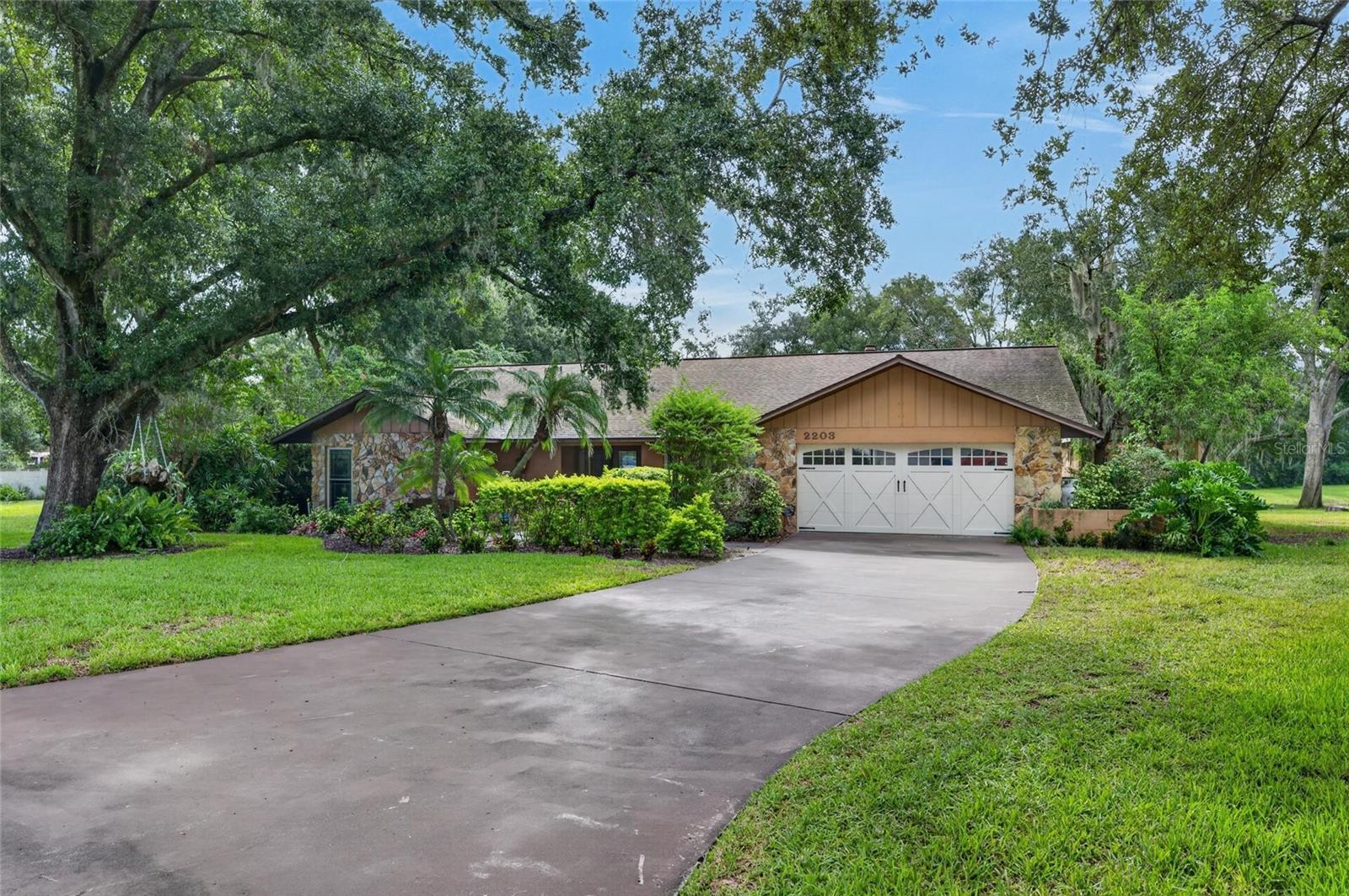 2203 GREENHILLS DRIVE