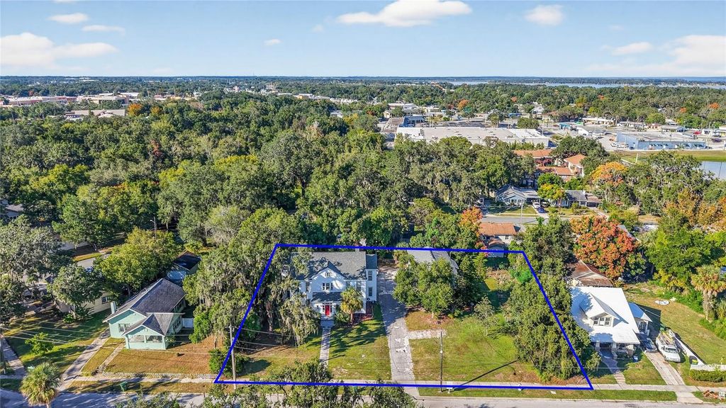 Photo of 1120 Webster Street, Leesburg, FL 34748 (MLS # G5103558)