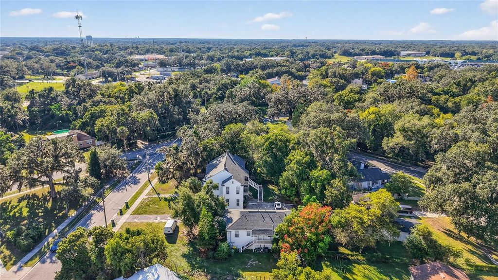 Photo of 1120 Webster Street, Leesburg, FL 34748 (MLS # G5103558)