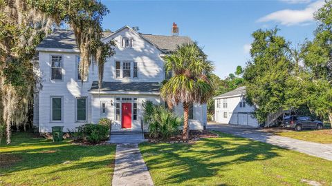 Photo of 1120 Webster Street, Leesburg, FL 34748 (MLS # G5103558)