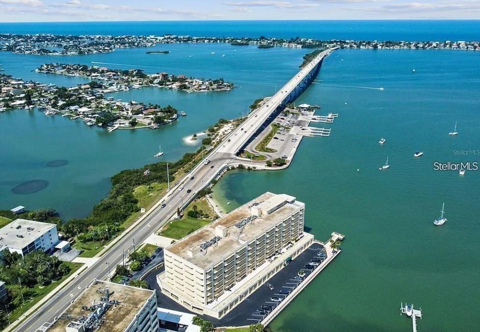 HARBOUR CLUB CONDO 2 - Residential