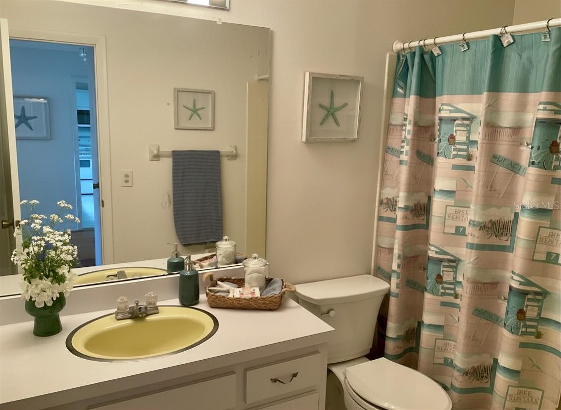 HARBOUR CLUB CONDO 2 - Residential