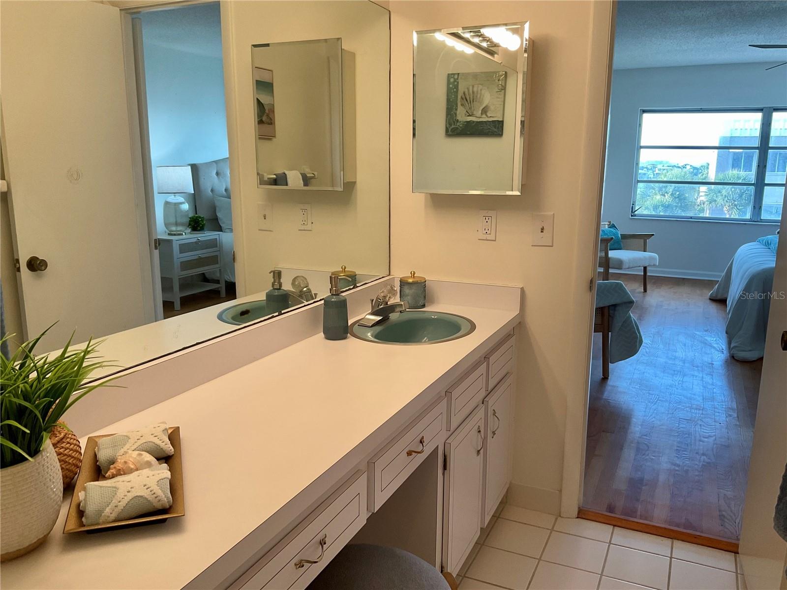 HARBOUR CLUB CONDO 2 - Residential