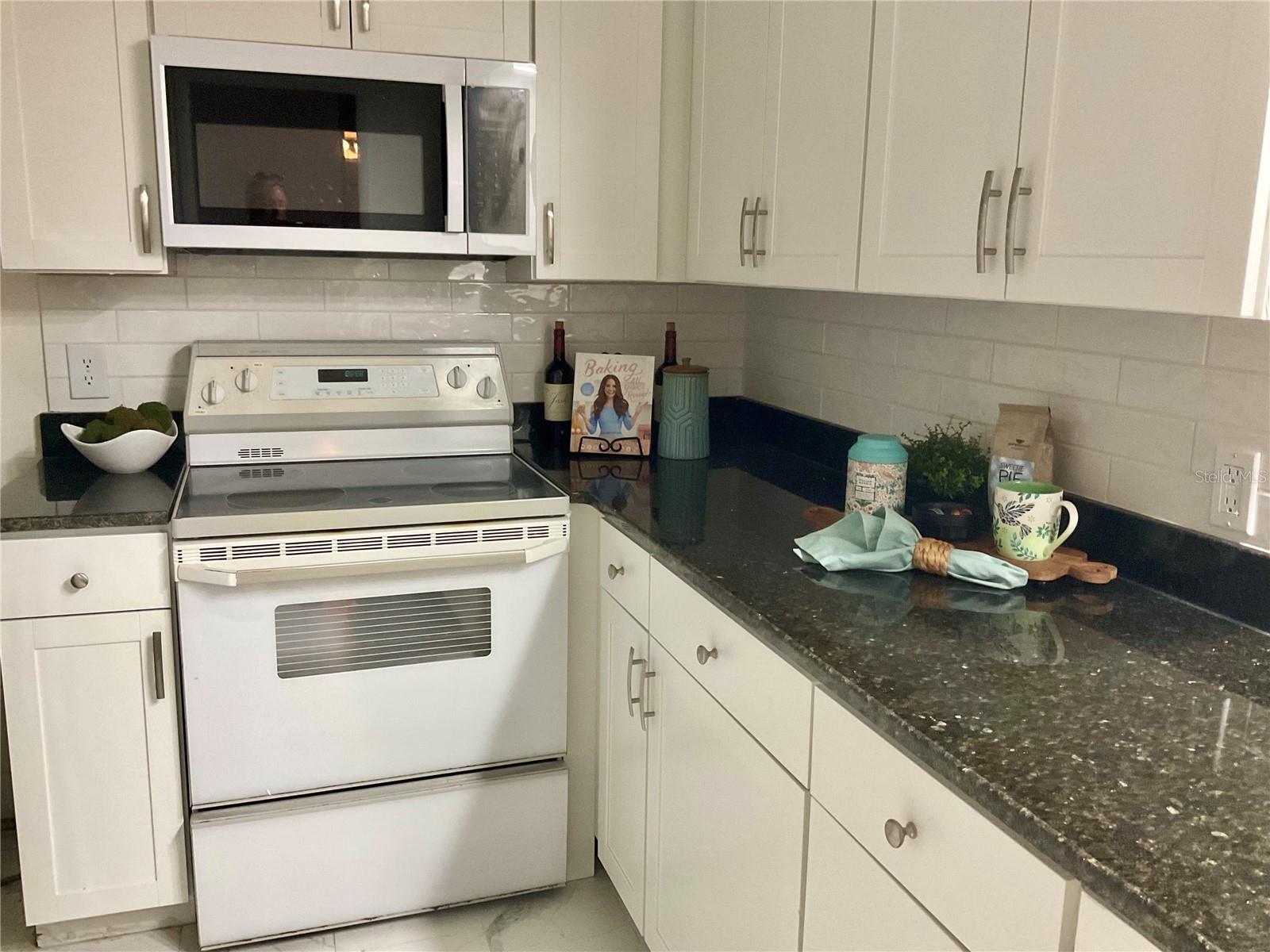 HARBOUR CLUB CONDO 2 - Residential