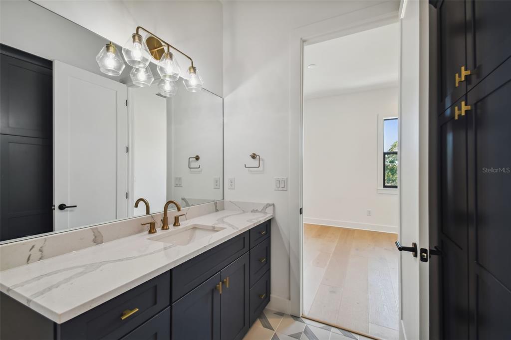 DAVIS ISLANDS PB10 PG52 TO 57 - Residential