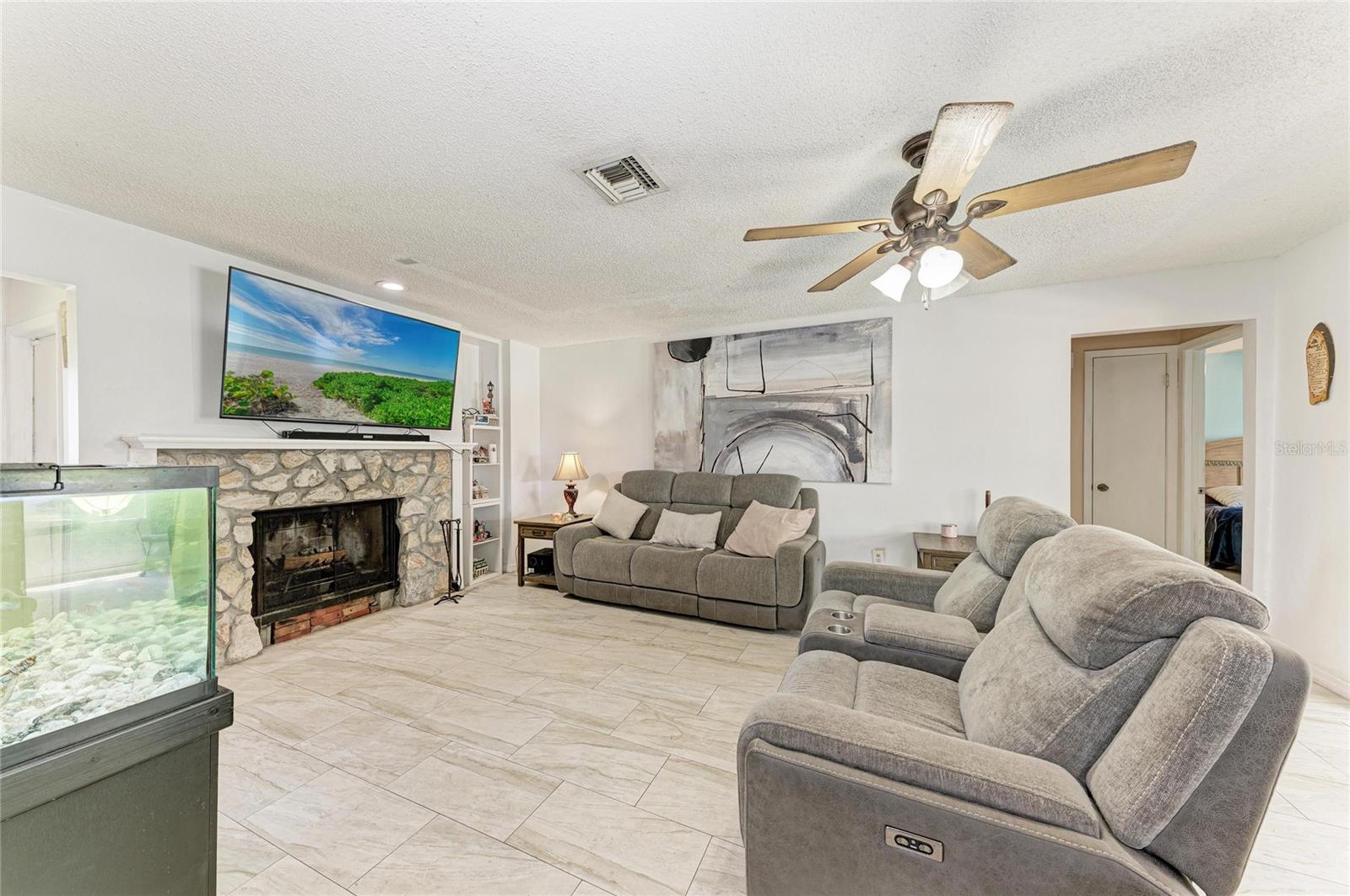 1520 SUNNYHILLS DRIVE