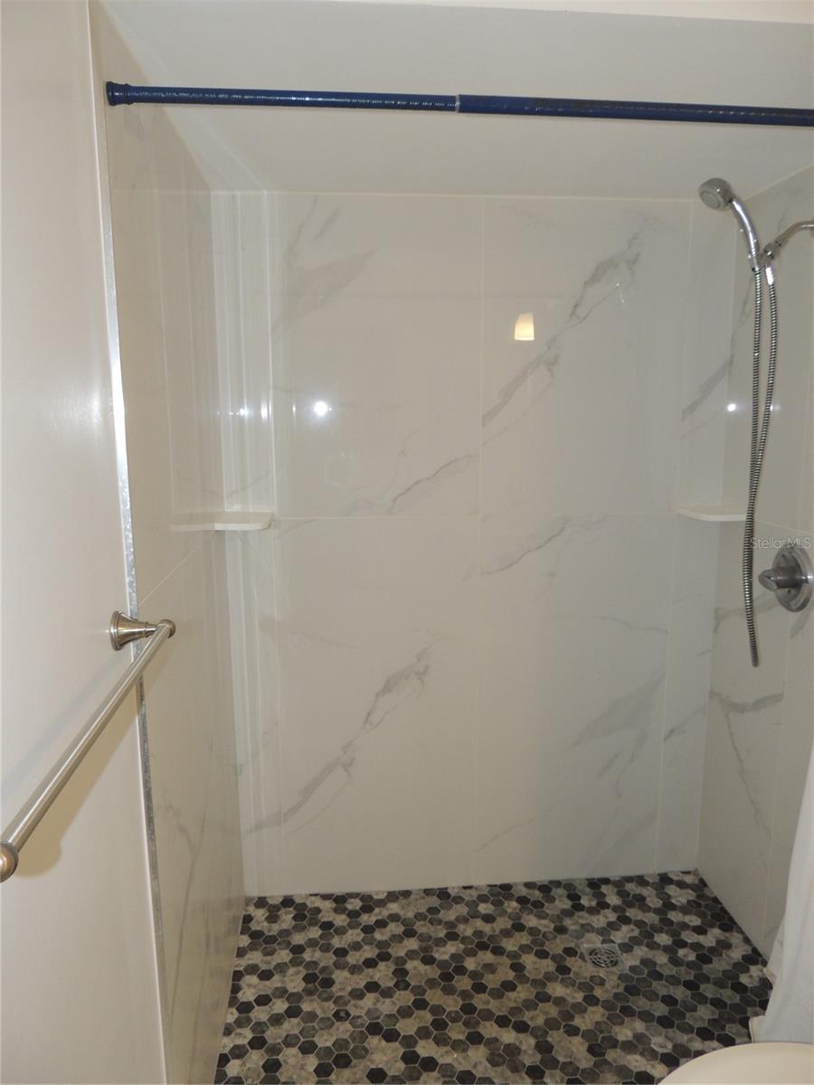 NORTHWOOD OAKS - Residential