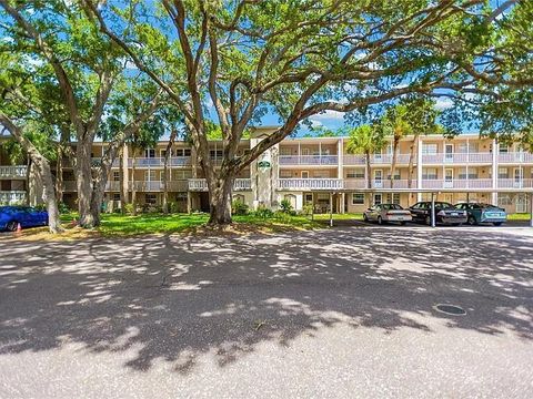 821 PATRICIA AVENUE 202 DUNEDIN FL 34698