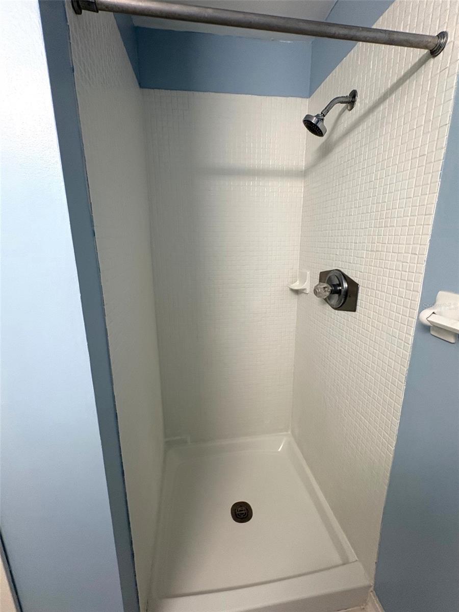 ANDOVER H CONDOMINIUM - Residential Lease