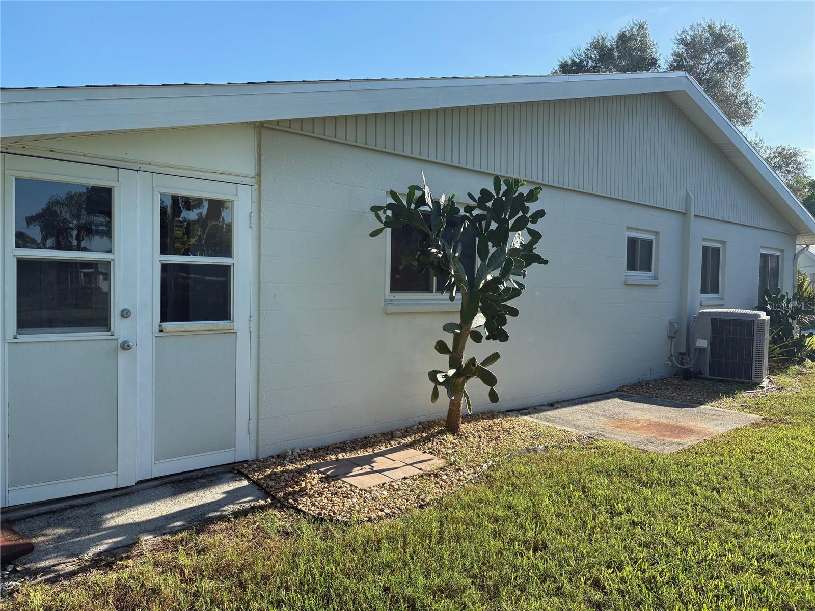 ANDOVER H CONDOMINIUM - Residential Lease