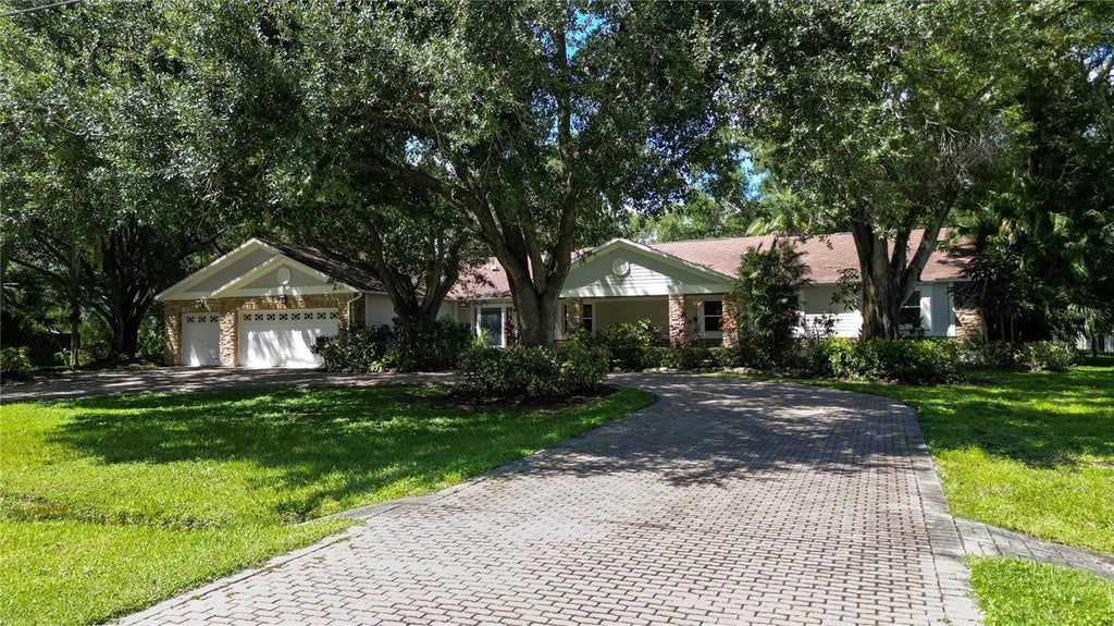Photo of 12511 Palomino Court, Tampa, FL 33626 (MLS # TB8544830)